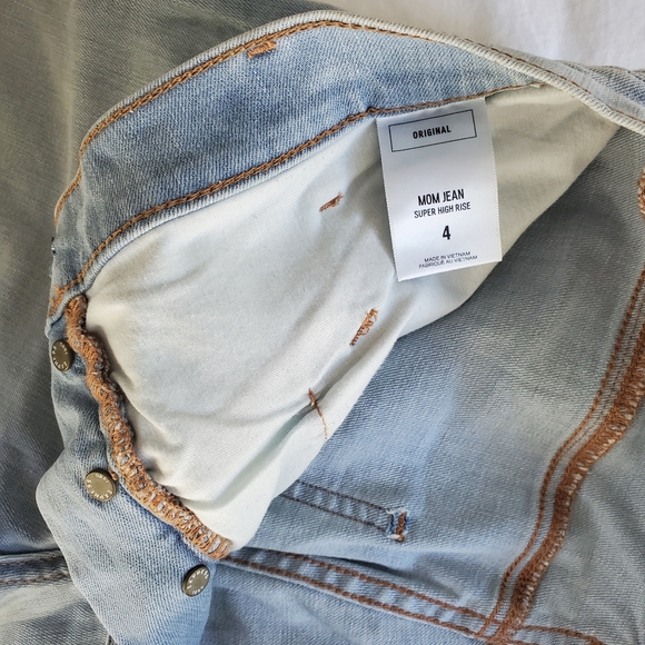 Express Super High Rise Mom Jean Light Blue Wash 4 - Picture 6 of 8